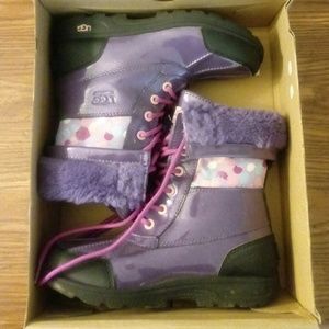 UGG (Butte II patent leather sparkle)